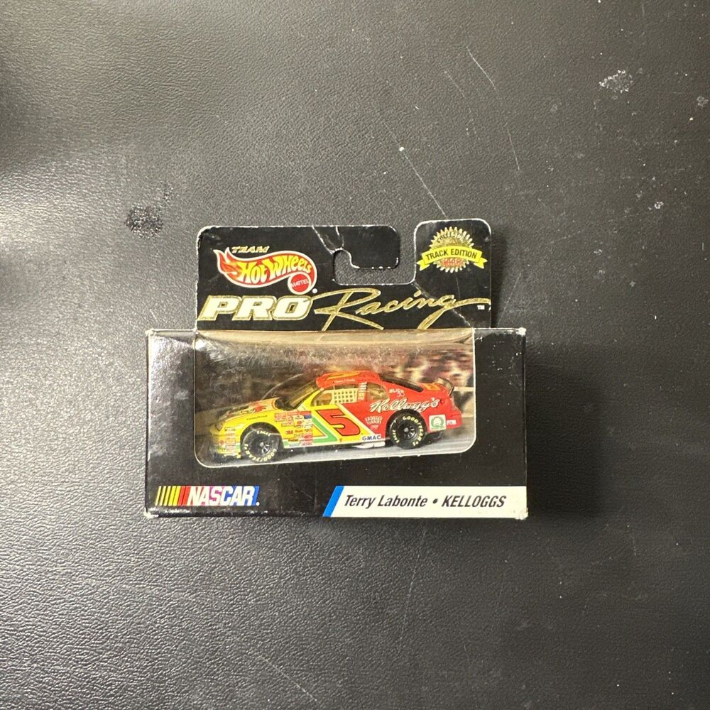 1997 Hot Wheels Pro Racing die-cast Chevrolet Monte Carlo featuring the #5
